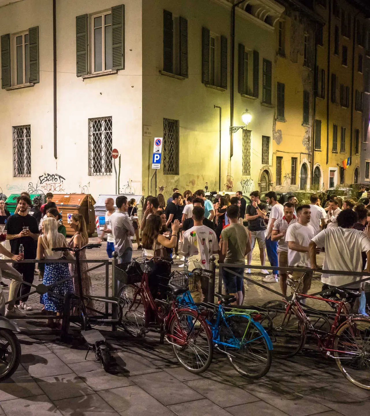 Brescia, movida violenta al Carmine: "No alla sola repressione"