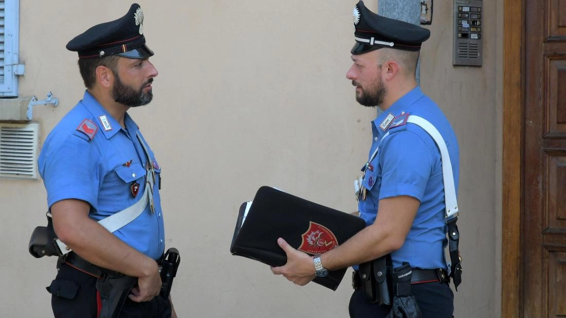 Zuffa in strada tra parenti. Rissa con sette denunciati Zuffa in strada tra parenti. Rissa con sette denunciati