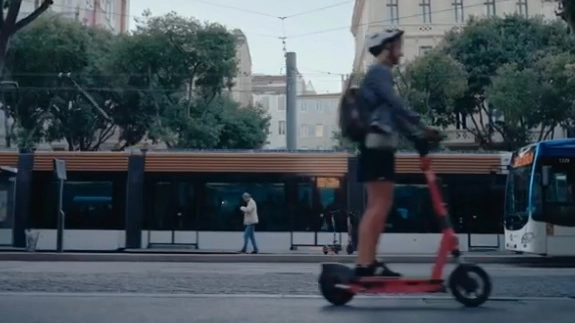 Sconti sul monopattino in affitto per le donne che si sentono minacciate