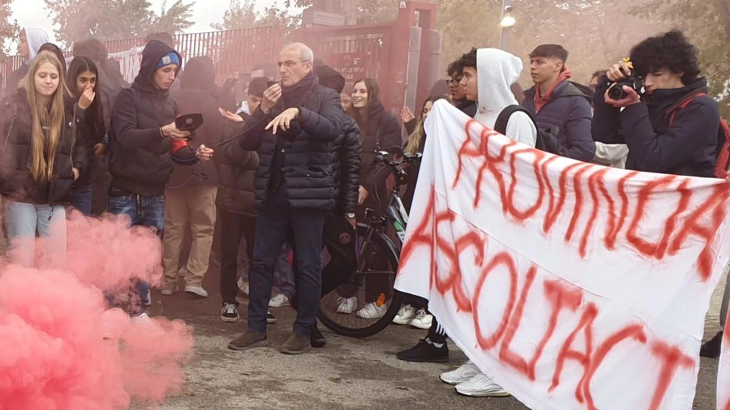 La mobilitazione dei liceali. I prof, "siamo al loro fianco" La mobilitazione dei liceali. I prof, "siamo al loro fianco"
