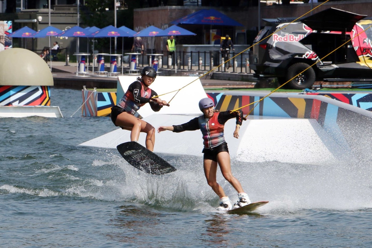 Le qualificazioni all'Idroscalo per la Red Bull Wake the City, che si terrà sabato in Darsena