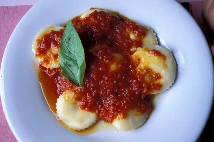 Gnocchi di patate col sugo di pomodoro