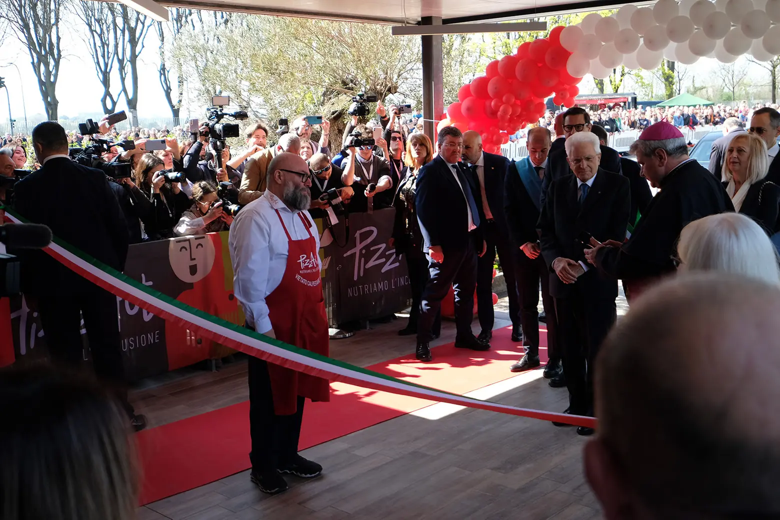 PizzAut a Monza, il taglio del nastro e la benedizione