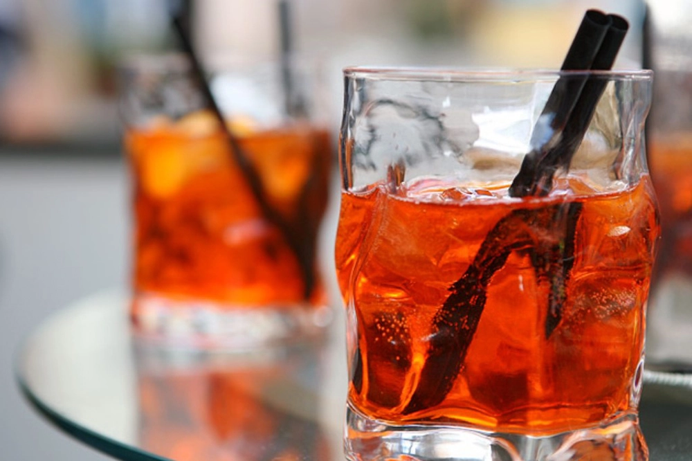 Lo Spritz Veneziano, ricetta della International Bartender Association – Foto: Campari