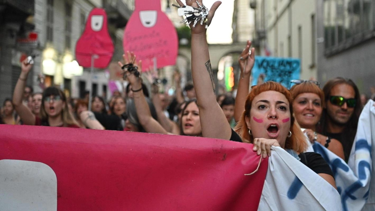 Processo per le botte alla moglie. Il pm aveva chiesto l’assoluzione. La procura lo scarica: "Un errore"
