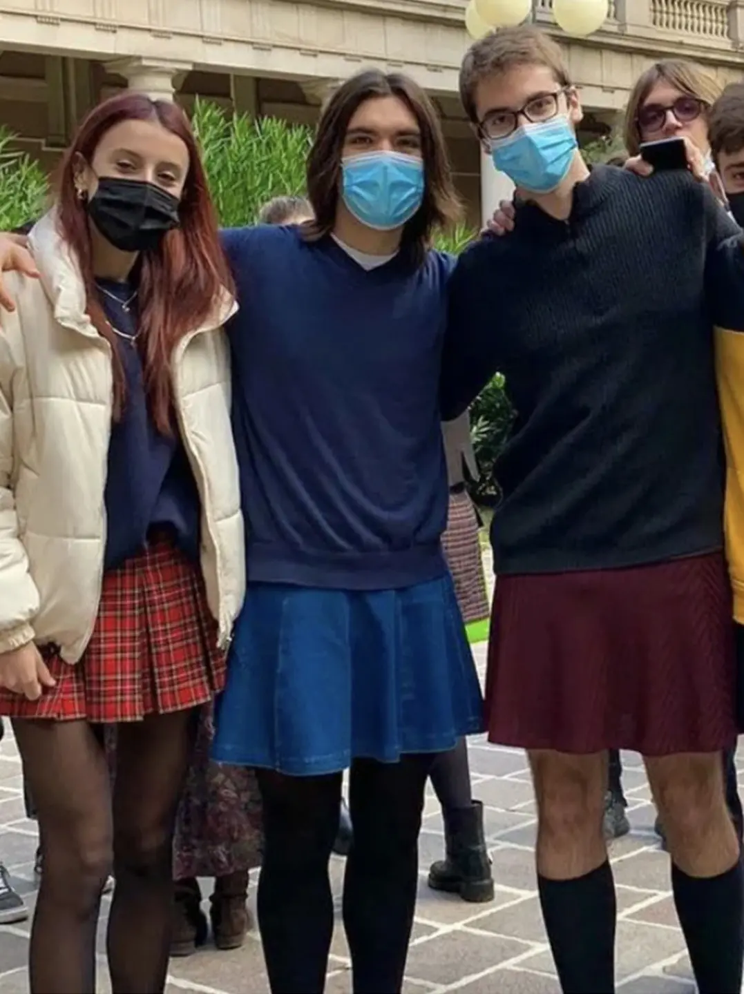 Monza, ragazzi in gonna al liceo: stop sessismo e maschilismo