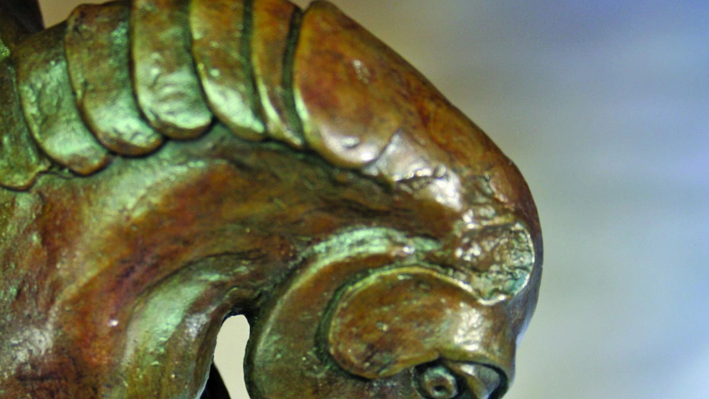 Al centro il bronzo equestre attribuito a Leonardo