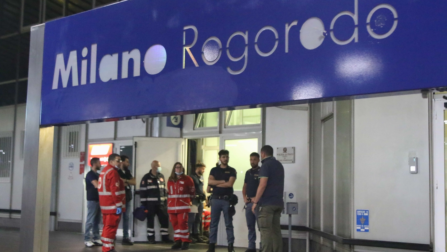 Polfer e soccorsi alla stazione Milano Rogoredo (foto di archivio)