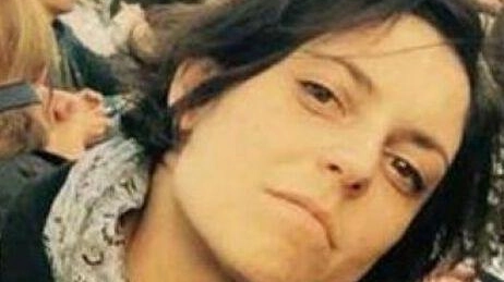 Stilista trovata impiccata. Assolto l’ex fidanzato, ira della madre di Carlotta: "Spero non veda dal cielo"