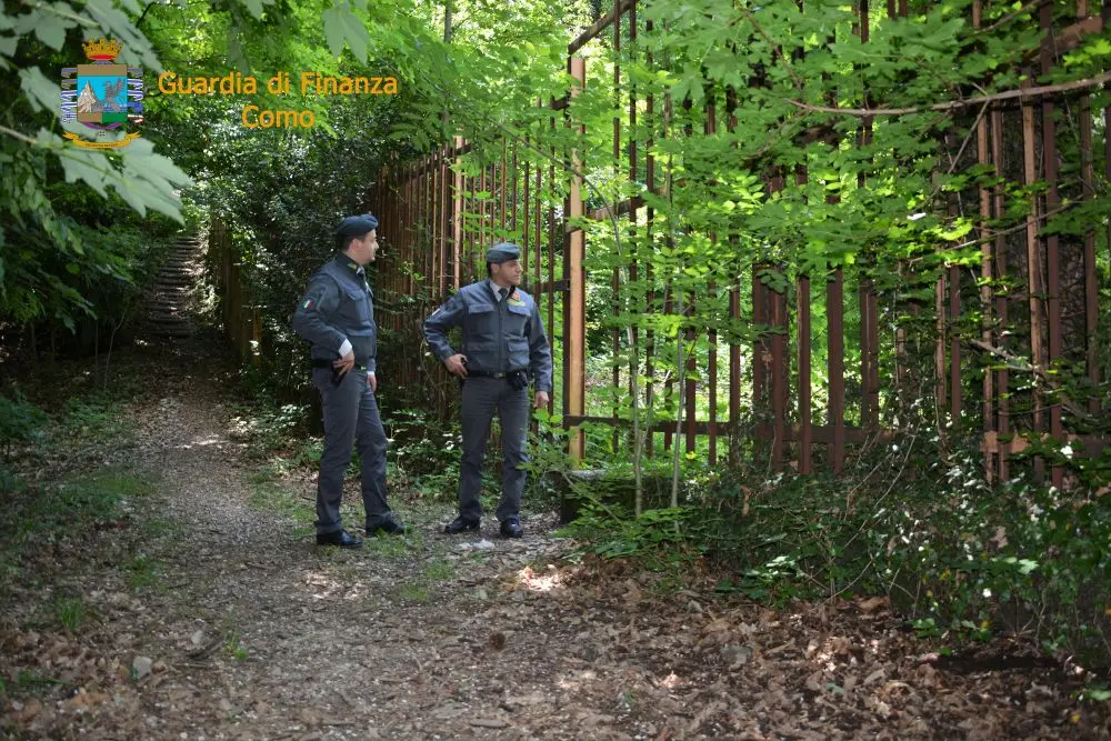 Como, aiutano migranti a passare il confine: tre arresti e due denunce