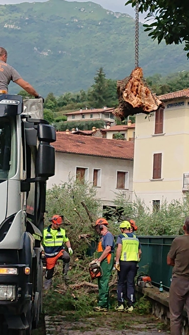 Maltempo Brescia, chiusa strada del Sebino. Nuovo allarme in serata