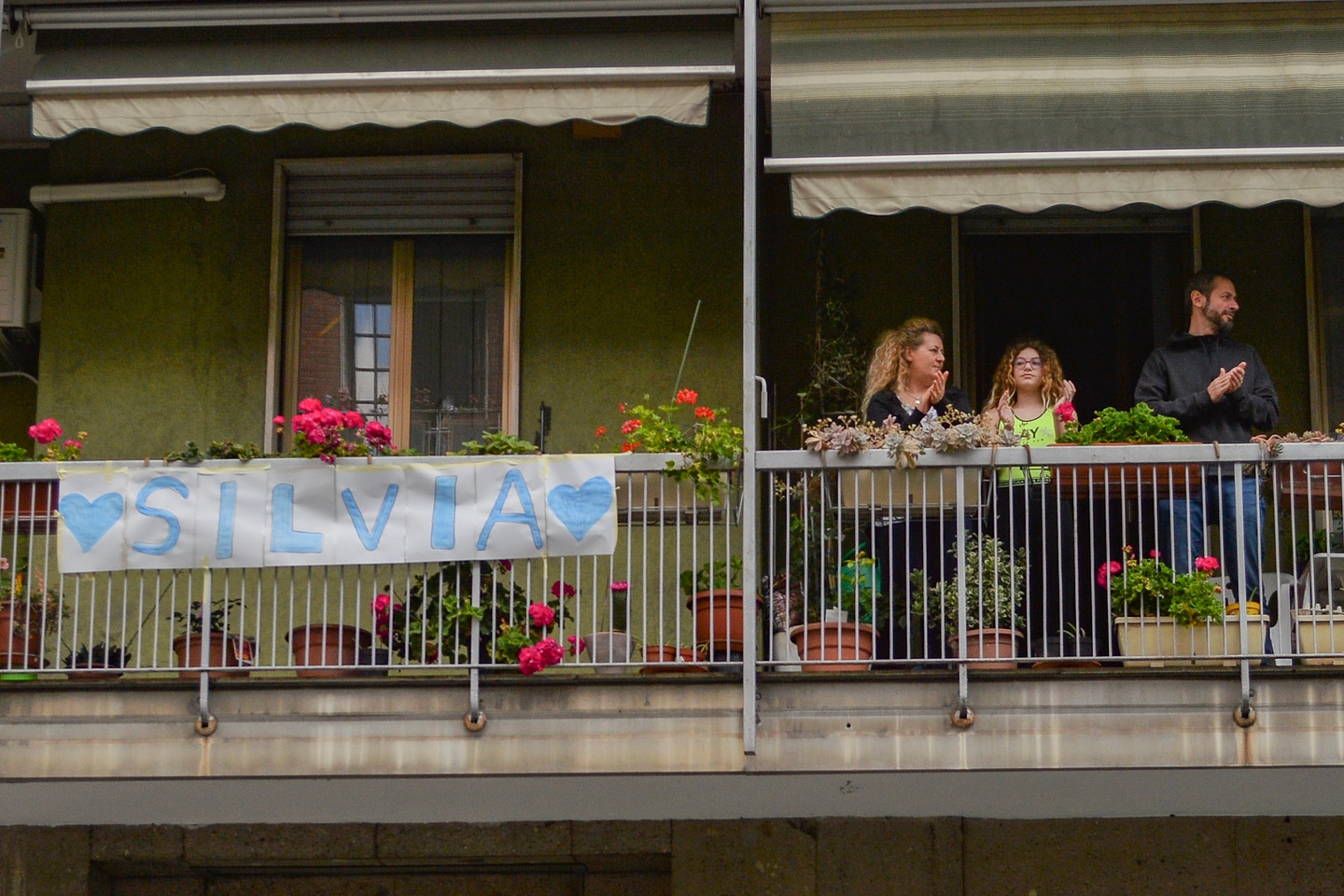 Messaggi ai balconi per Silvia Romano