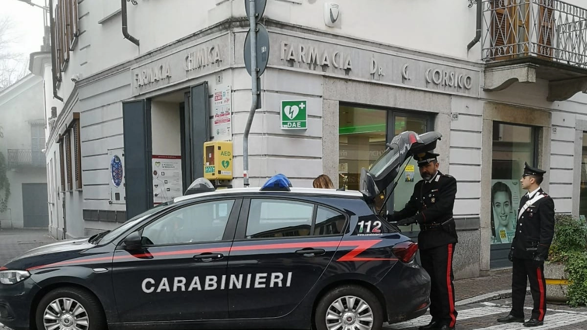 L'intervento dei carabinieri in via Garibaldi