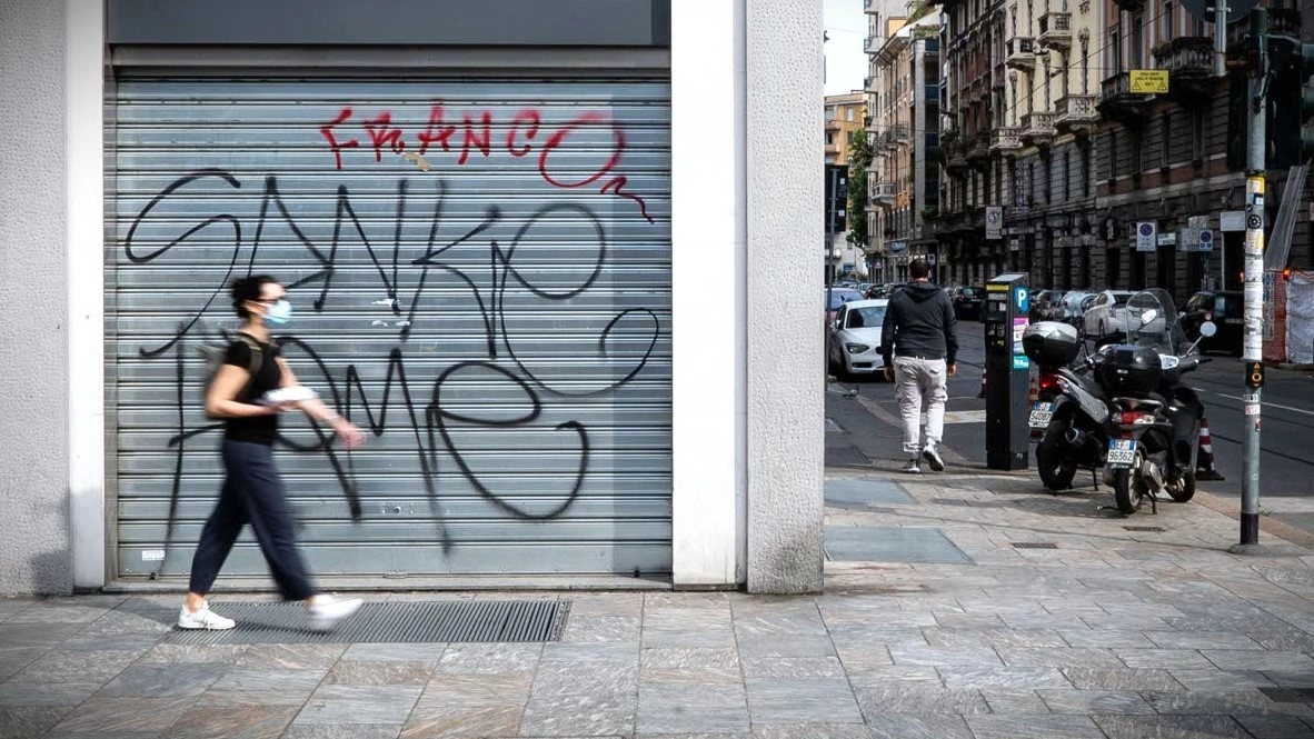 Milano, chiusi 1.300 negozi per pandemia, affitti e inflazione: “Addio botteghe di quartiere”