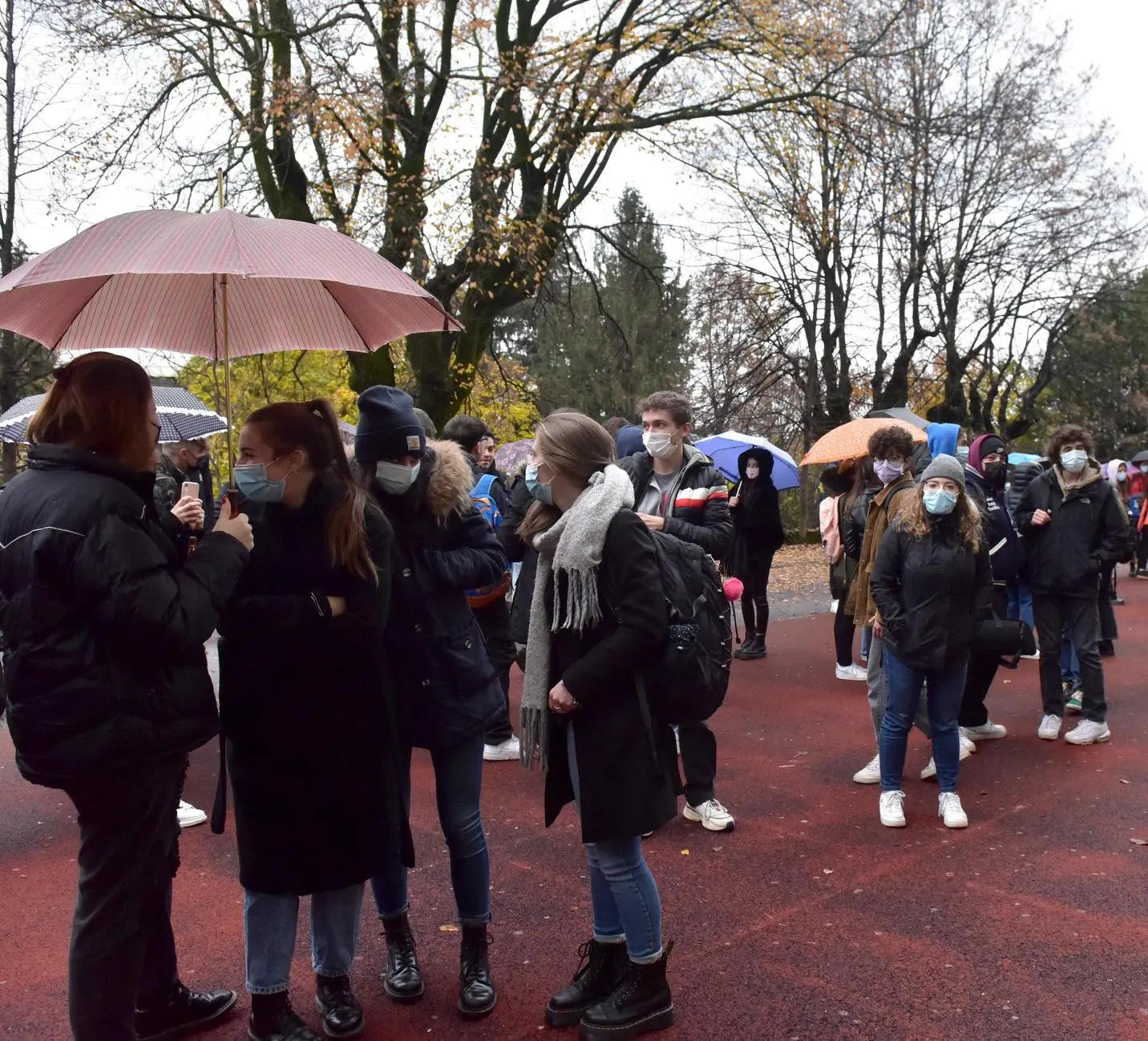 Continua la protesta al liceo Manzoni