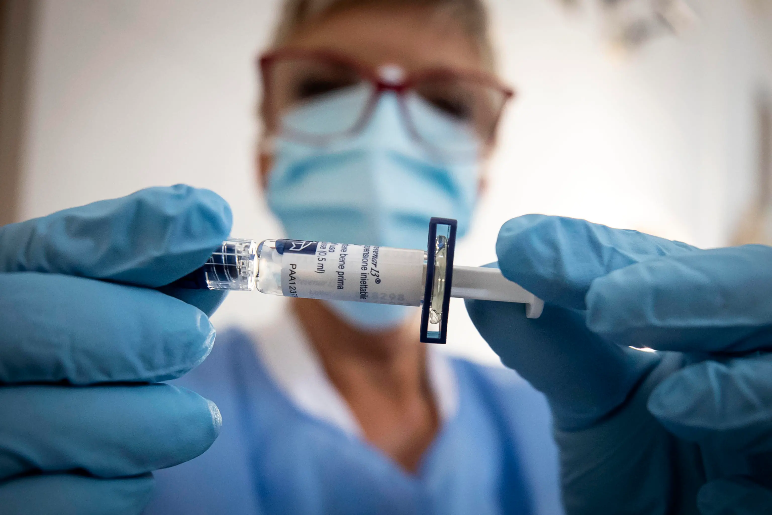 Vaccino anti Covid e antinfluenzale insieme: via libera del Ministero