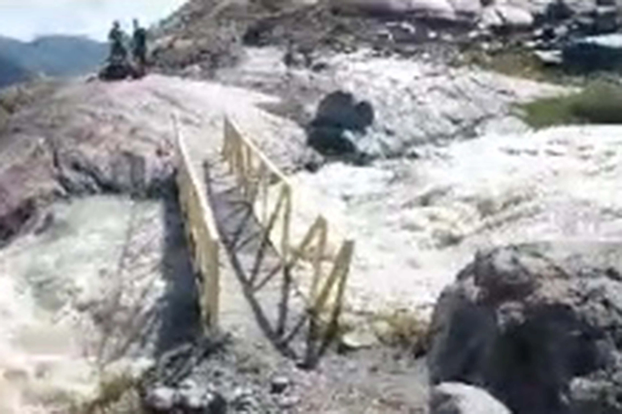 VALMALENCO, RITROVATI I CORPI DELLE DUE RAGAZZE NEL TORRENTE DEL FELLERIA - foto ANSA/ANP