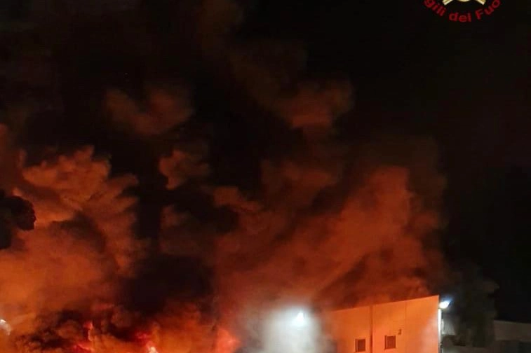 Incendio a Costa di Mezzate