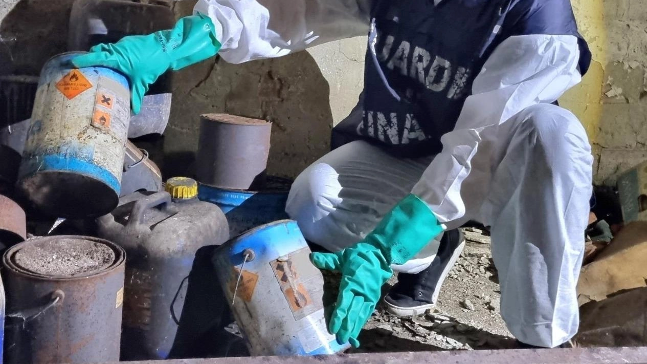 Discarica abusiva pericolosa. A rischio le falde acquifere. Due imprenditori indagati Discarica abusiva pericolosa. A rischio le falde acquifere. Due imprenditori indagati