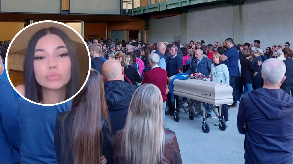 I funerali di Anita Graneroli (nel tondo), la diciassettenne morta in un incidente a Grosio I funerali di Anita Graneroli (nel tondo), la diciassettenne morta in un incidente a Grosio