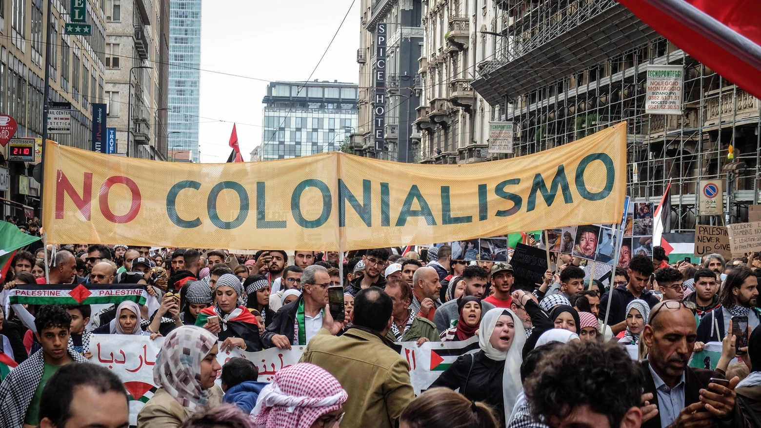 Corteo per la Palestina a Milano Corteo per la Palestina a Milano
