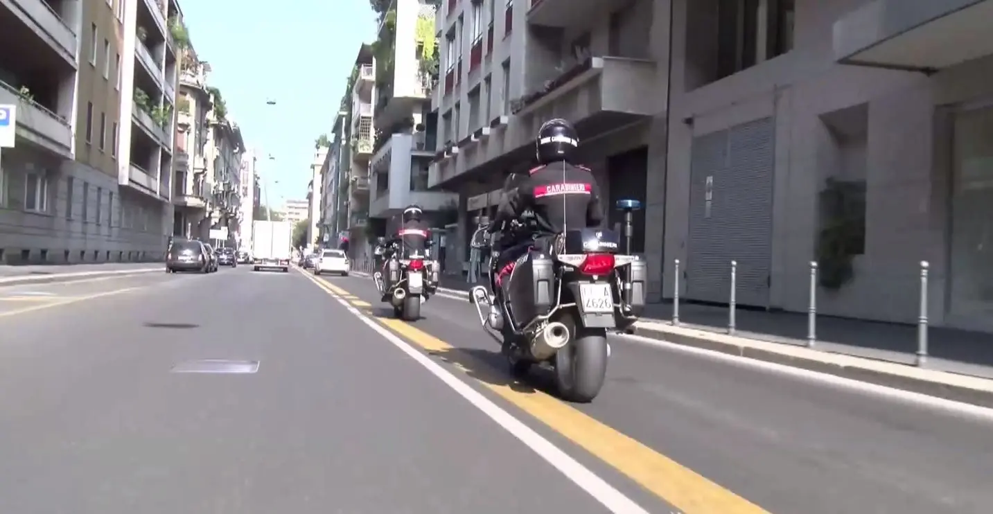 Il Ferragosto dei carabinieri nei quartieri di Milano / VIDEO