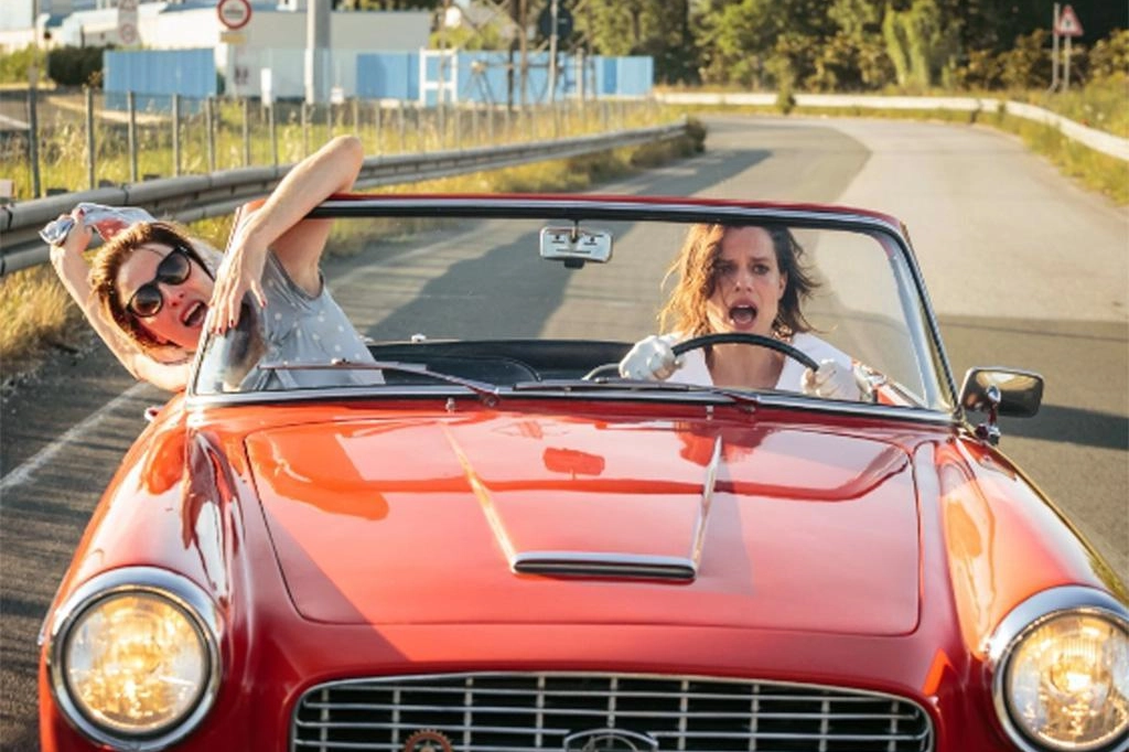 Valeria Bruni Tedeschi e Micaela Ramazzotti in una scena de 'La pazza gioia' (Ansa)