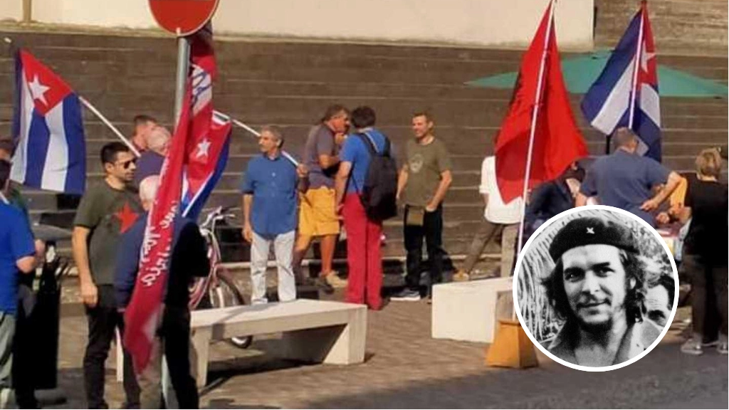 La manifestazione contro il cambio di nome; nel tondo, Ernesto Che Guevara La manifestazione contro il cambio di nome; nel tondo, Ernesto Che Guevara