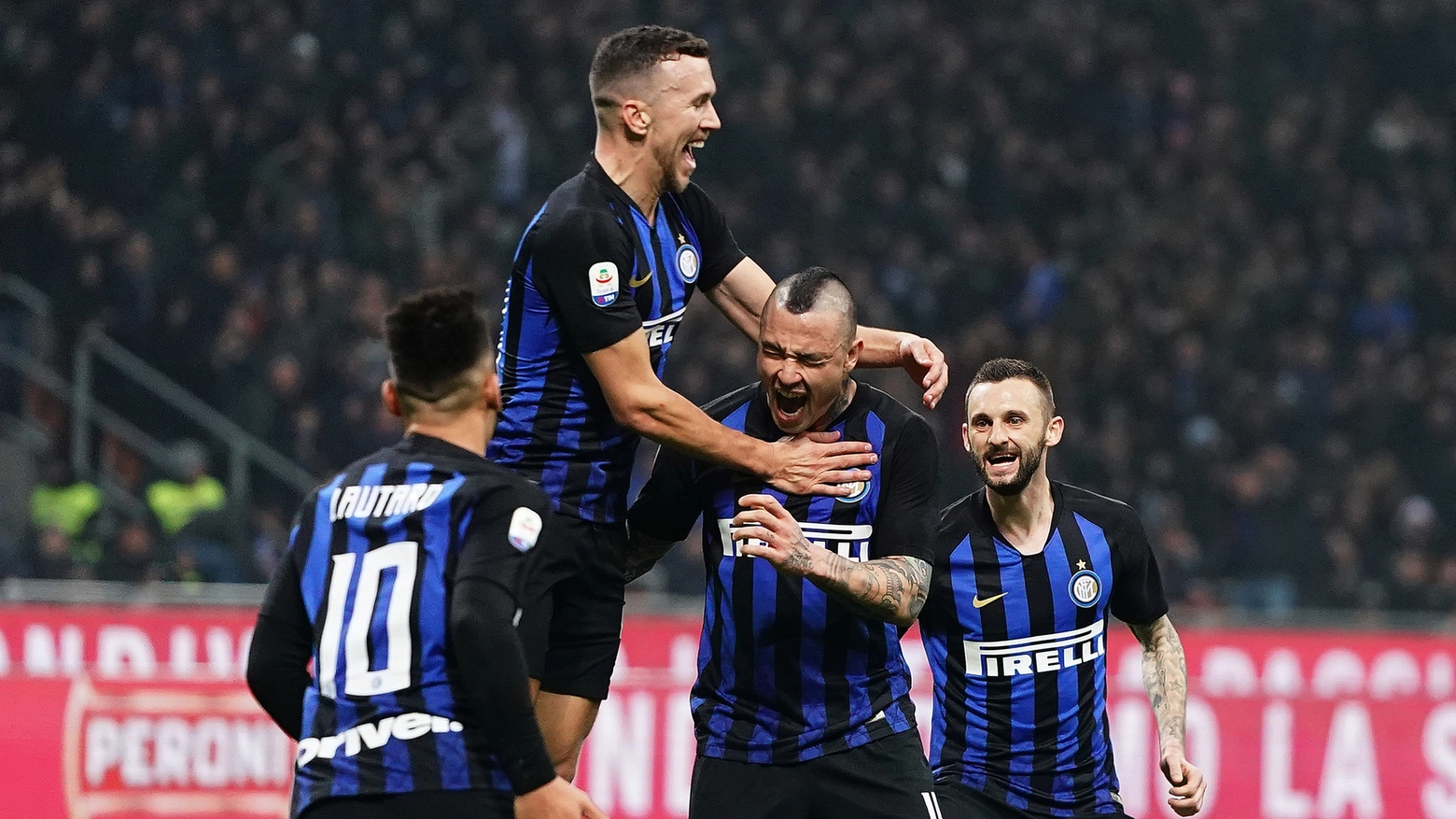 L'Inter esulta per il gol di Nainggolan