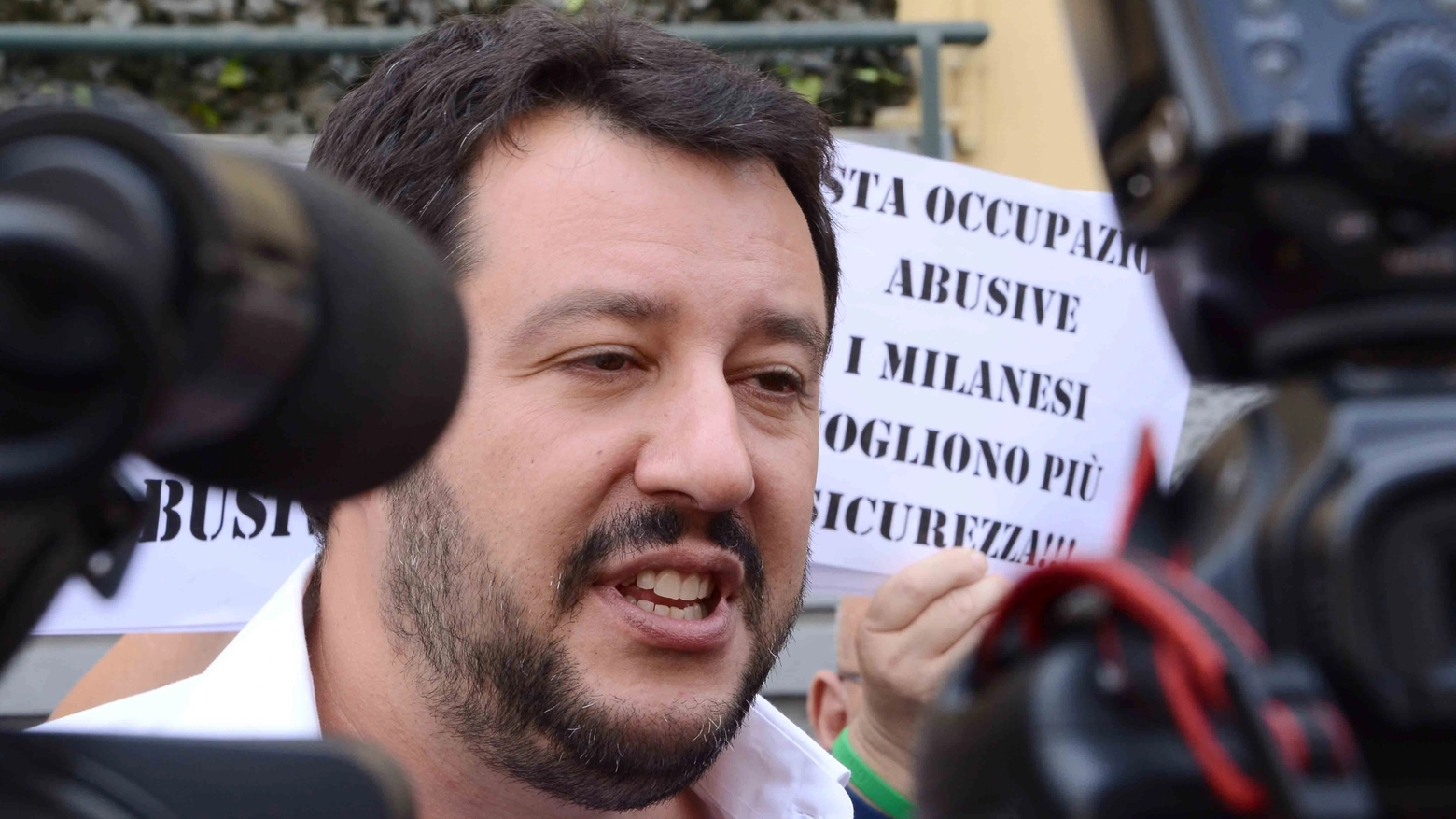 Matteo Salvini visita le case occupate in via Abbiati  zona San Siro a Milano (Alive)