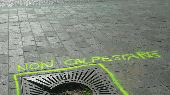 La scritta "incriminata" in piazza del Popolo