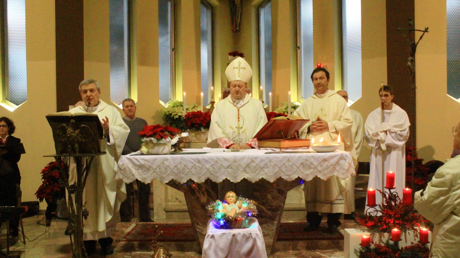 Il cardinale Gianfranco ravasi durante la messa in ospedale