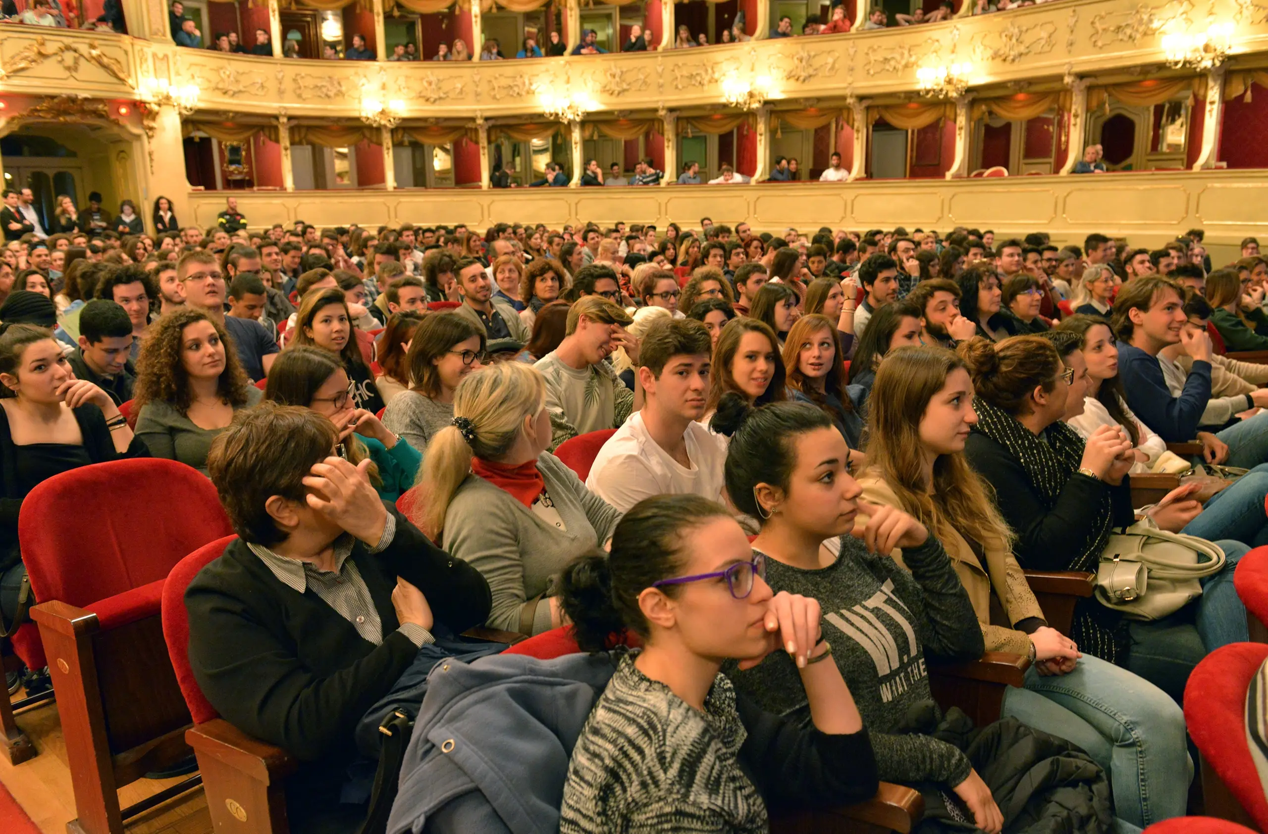 Teatri collegati in streaming con La Traviata: appuntamento al Sociale
