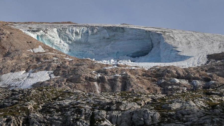 Il ghiacciaio della Marmolada (Ansa)