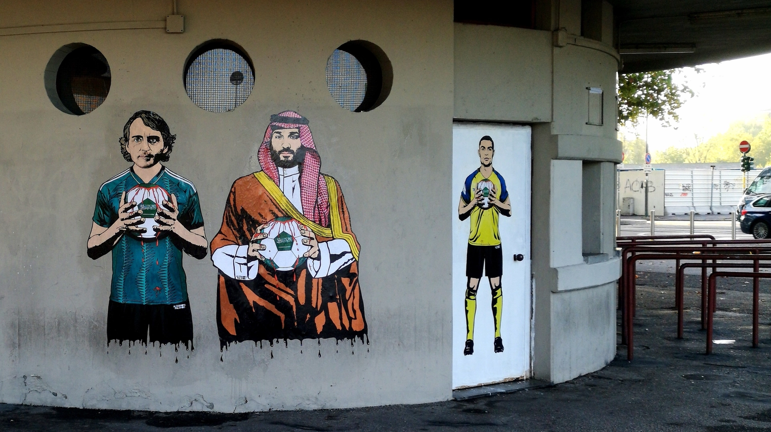 I graffiti sulla biglietteria Sud