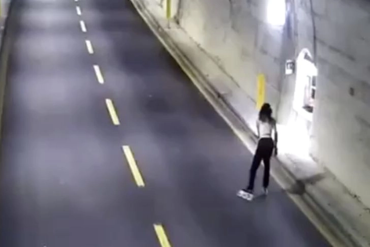 In autostrada con i pattini: l'incontro choc sulla A10 Genova-Ventimiglia