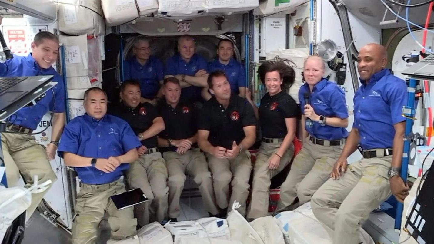 La Crew  Dragon agganciata al modulo Harmony della Stazione spaziale internazionale