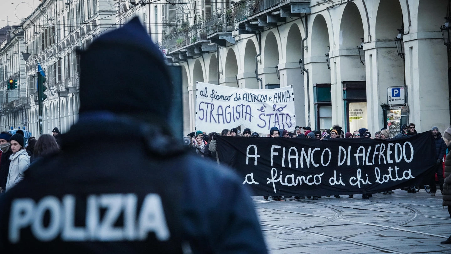 Il corte degli anarchici a Torino