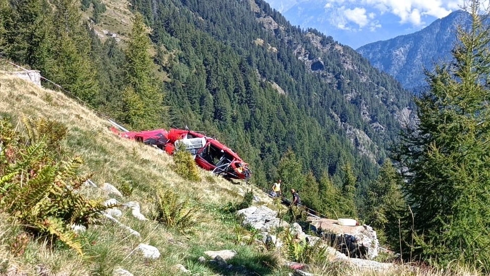 L'elicottero di EliAustria precipitato dopo aver urtato un cavo dell’alta tensione