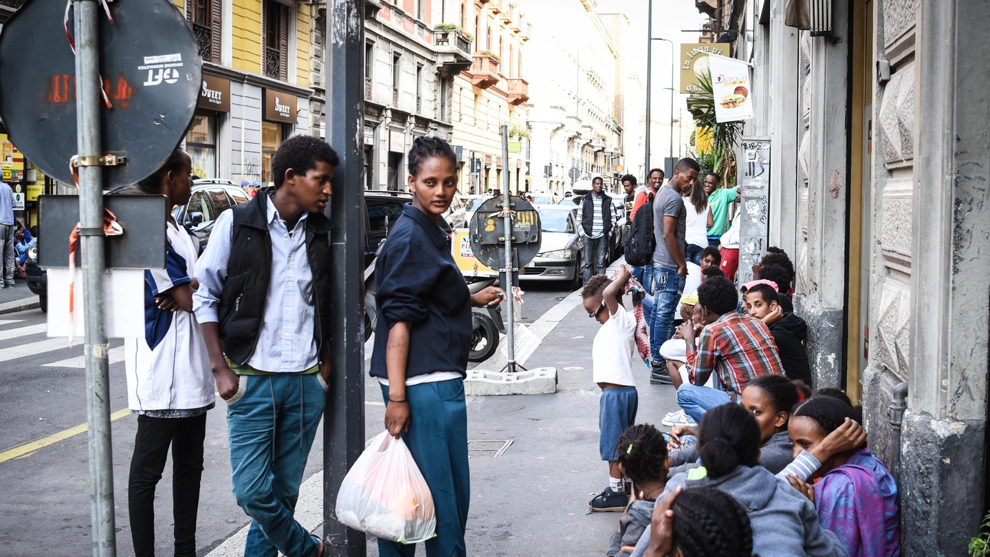Profughi eritrei accampati in via Palazzi
