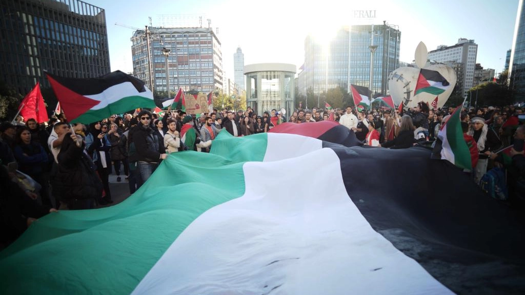 Il corteo per la Palestina a Milano (foto Canella) Il corteo per la Palestina a Milano (foto Canella)