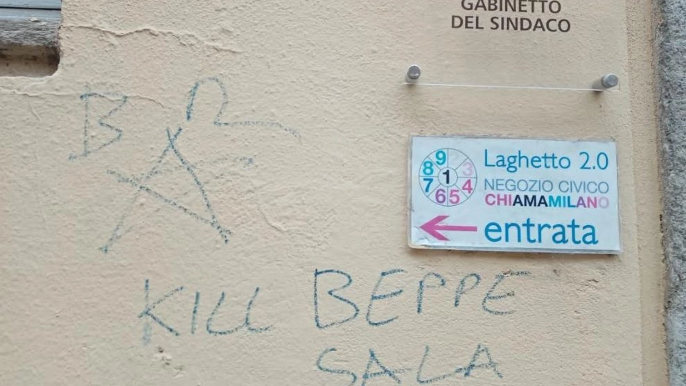 La scritta contro Beppe Sala in via Laghetto