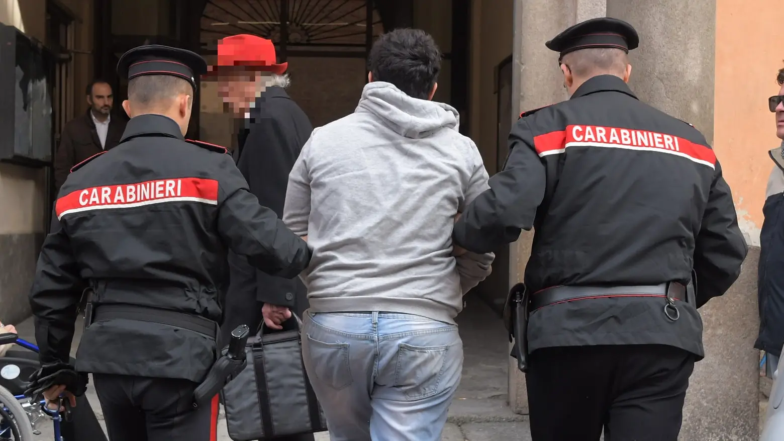 Gli arresti dei carabinieri (Archivio) Gli arresti dei carabinieri (Archivio)