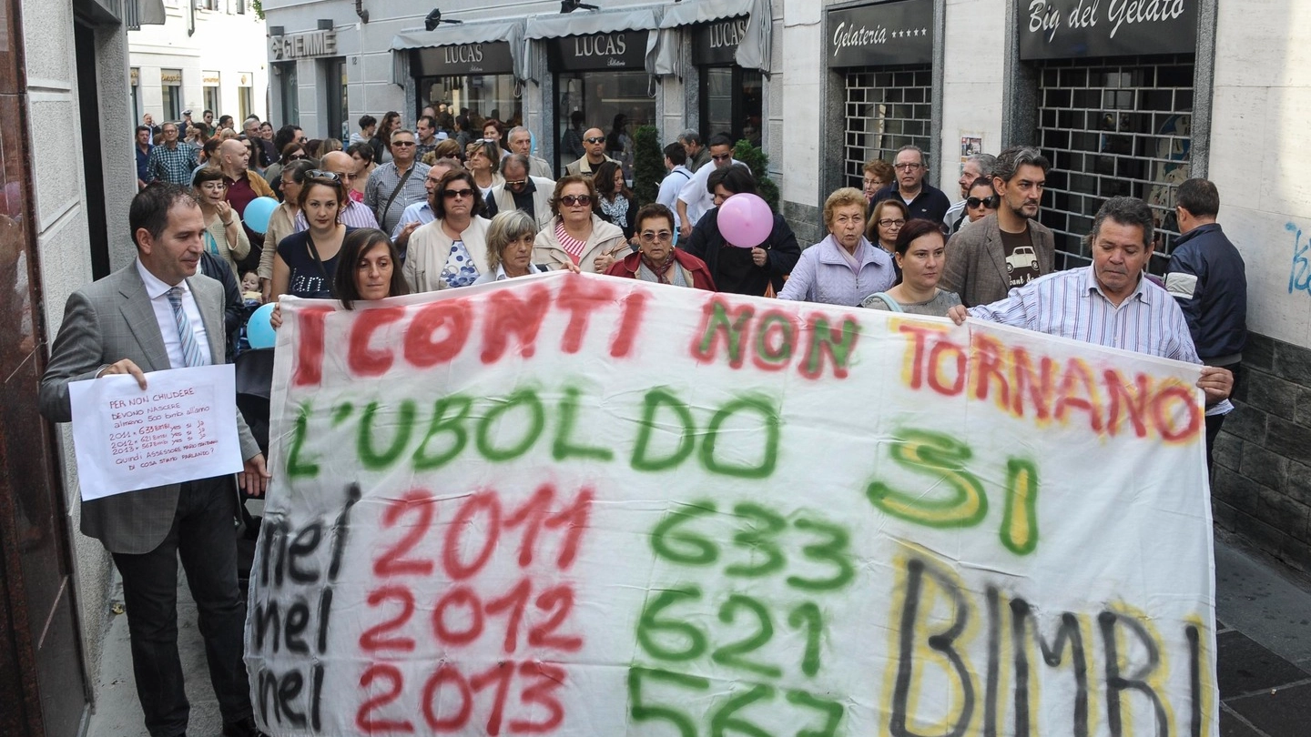 Una delle ultime manifestazioni di genitori e lavoratori dell’ospedale di Cernusco sul Naviglio