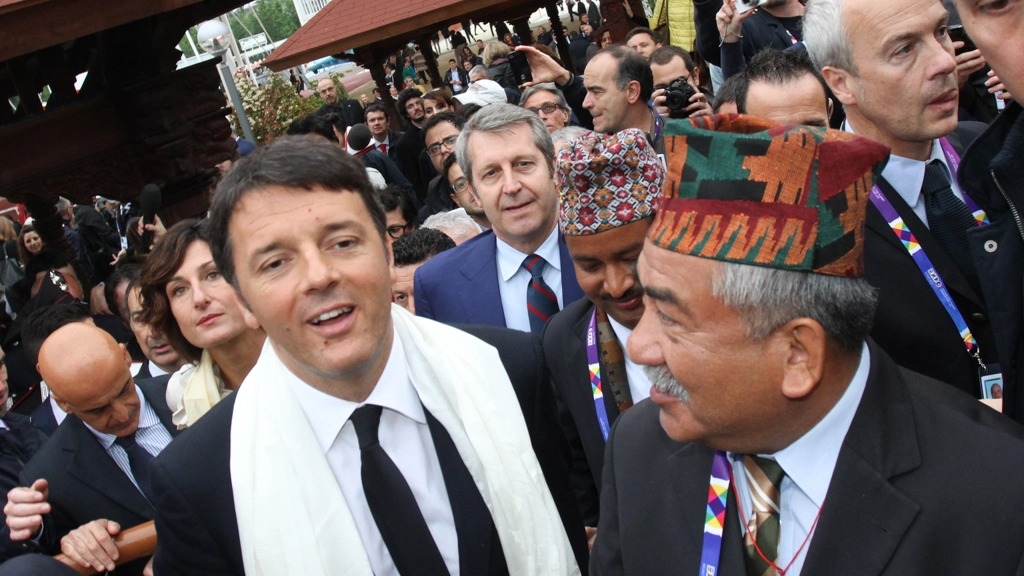Matteo Renzi al padiglione del Nepal