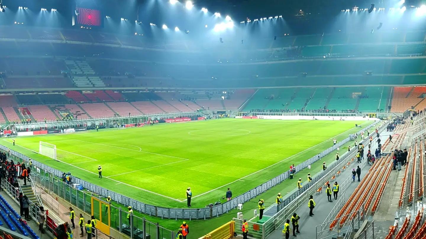 Il futuro di San Siro resta ancora al centro del dibattito politico cittadino: demolire un simbolo o ristrutturarlo? Il futuro di San Siro resta ancora al centro del dibattito politico cittadino: demolire un simbolo o ristrutturarlo?