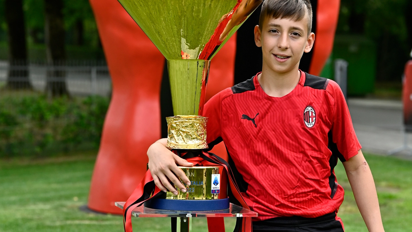 Il ragazzo inverunese assoldato nella Esordienti Under 13 del Milan. Il suo idolo: Neuer del Bayern