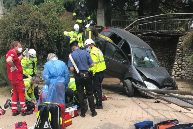 I soccorsi in azione nel parco