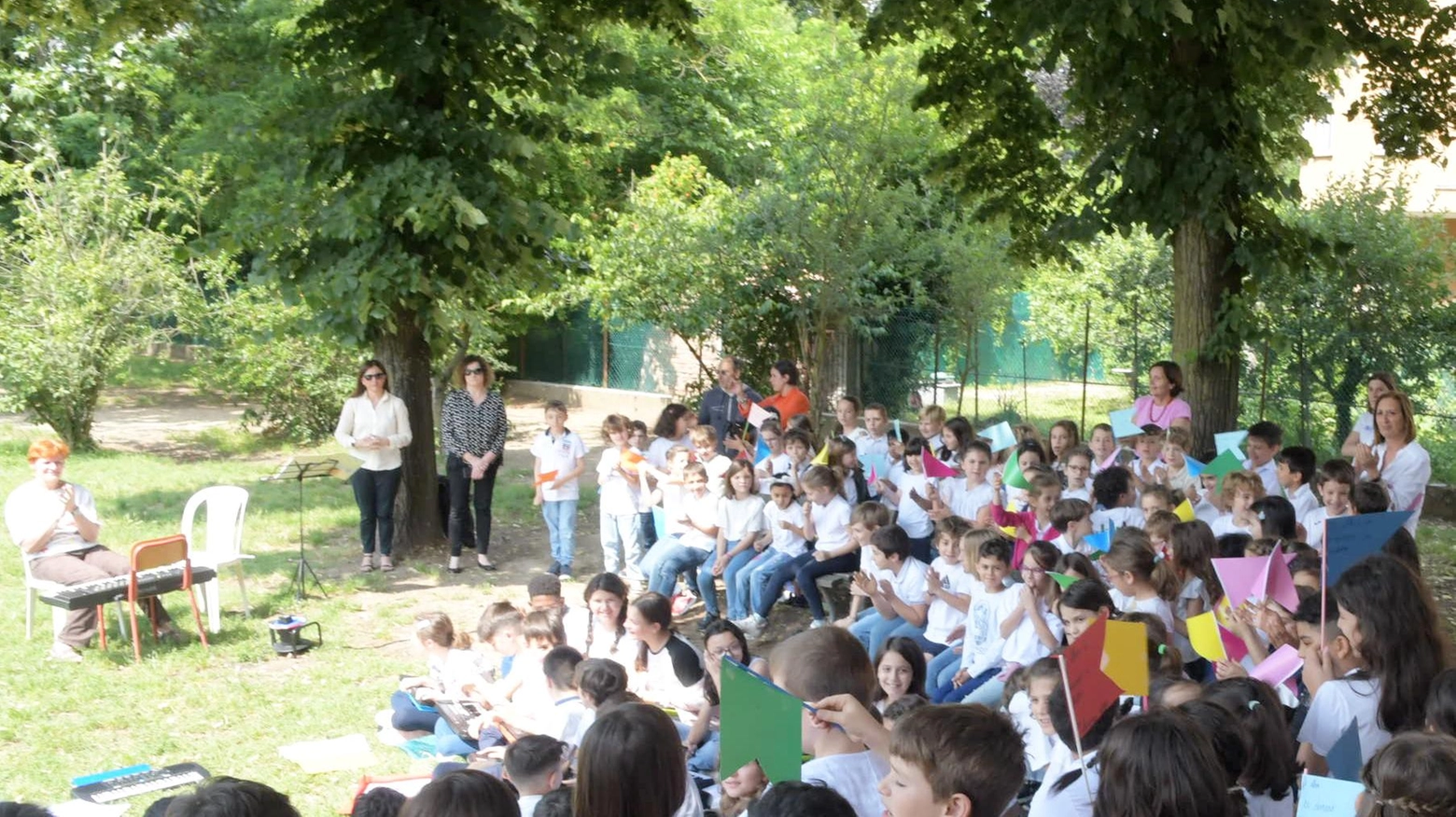 "Scolari di Pavia accudiscono alberi donati dal Kiwanis Club Visconteo"
"Scolari di Pavia accudiscono alberi donati dal Kiwanis Club Visconteo"