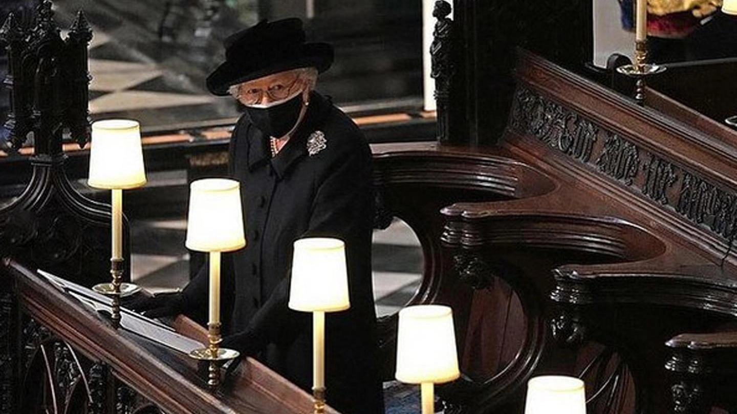 La regina Elisabetta II ai funerali di Filippo, a Windsor
